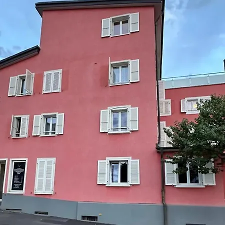 Au Bord Du Montrö